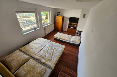 Spálňa s manželskou a 1-lôžkovou posteľou, LARA Ubytovanie, Štúrovo