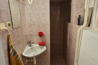 Kúpeľňa so sprchovacím kútom, LARA Ubytovanie, Štúrovo