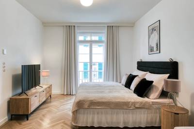 Apartmán FAMILY 1 - spálňa s manželskou posteľou a TV, Penzión Annavila, Piešťany