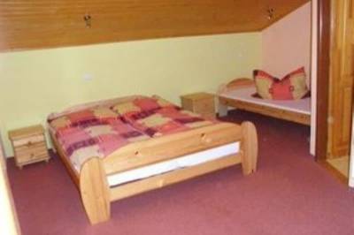 Spálňa s manželskou a 1-lôžkovou posteľou, Rekreačný dom Hrbček, Liptovská Teplá