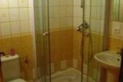 Kúpeľňa so sprchovacím kútom a toaletou, Rekreačný dom Hrbček, Liptovská Teplá