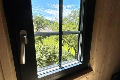 Okno, TinyHouse Beehauz - relax so včielkami, Tŕnie