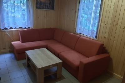 Obývačka s gaučom, Rekreačná chata Branisko, Poľanovce