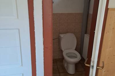 Samostatná toaleta, Chata Jazero, Smolník