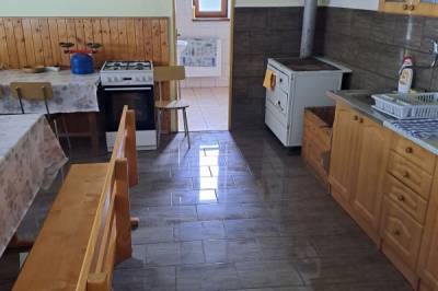Plne vybavená kuchyňa s jedálenským sedením, Chata Jazero, Smolník