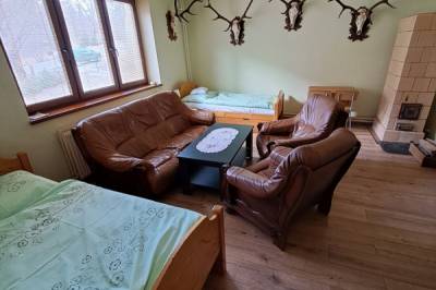 Obývačka s gaučom a lôžkami, Chata Jazero, Smolník