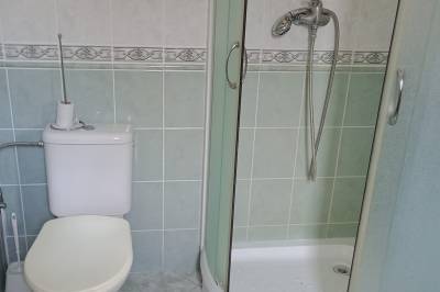 Kúpeľňa so sprchovacím kútom a WC, Chata Peséta, Veľký Blh