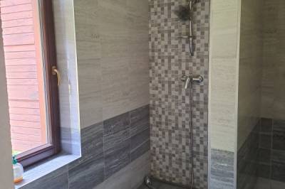 Kúpeľňa so sprchovacím kútom, Chata Štiavnik, Látky