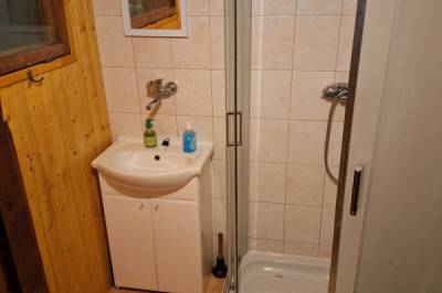 Kúpeľňa so sprchovacím kútom, Chata Bojnice, Bojnice