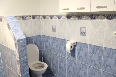 Kúpeľňa - toaleta, Hronec U Petra dvojizbový byt, Hronec