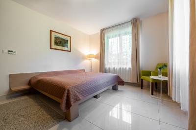 Apartmán B1 - spálňa s manželskou posteľou, Chillgarden Apartments, Trenčín