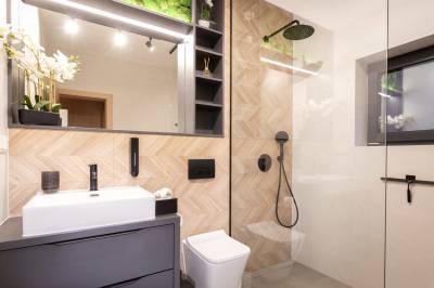 Kúpeľňa so sprchovacím kútom a WC, Apartmanica Chalet 5B, Donovaly