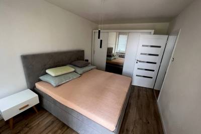 Spálňa s manželskou posteľou, Apartmán White Diamond, Nitra