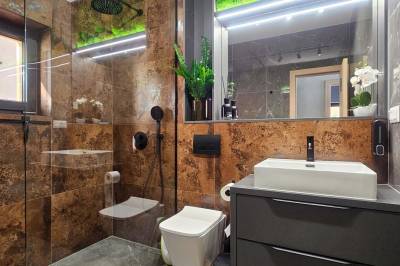 Kúpeľňa so sprchovacím kútom a WC, Apartmanica Chalet 5A, Donovaly