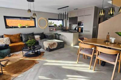 Obývačka prepojená s kuchyňou, Apartmanica Chalet 5A, Donovaly