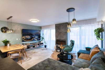 Obývačka s gaučom a LCD TV, Apartmanica Chalet 5A, Donovaly