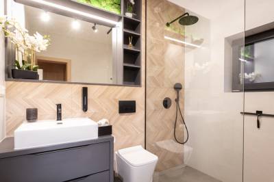 Kúpeľňa so sprchovacím kútom a WC, Apartmanica Chalet 5A, Donovaly