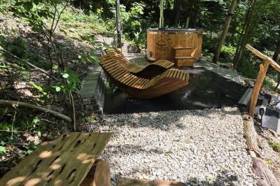 Štýlová vírivka a ležadlá, Chalet Robinson, Modra