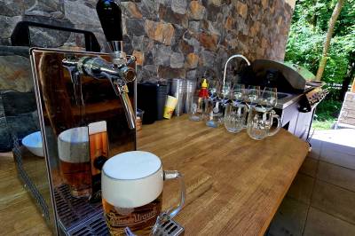 Altánok so stolom až pre 16 osôb + výčapné zariadenie, Chalet Robinson, Modra