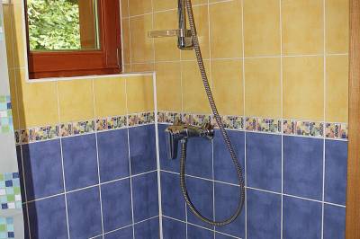 Kúpeľňa so sprchovacím kútom, Chata Dominika, Bystrá