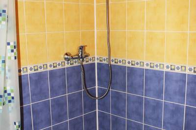 Kúpeľňa so sprchovacím kútom, Chata Dominika, Bystrá