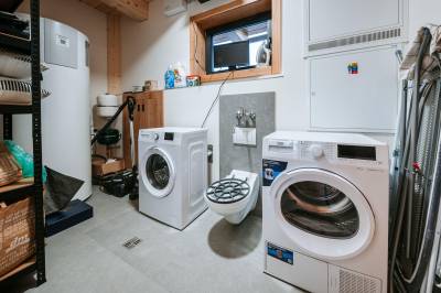 Práčovňa, Zrub Azarka, Beňuš