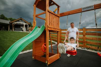 Detské ihrisko, Zrub Azarka, Beňuš