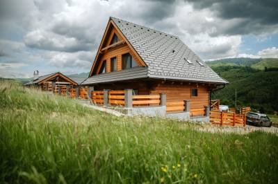 Exteriér ubytovania v obci Beňuš, Zrub Azarka, Beňuš