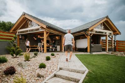 Exteriér ubytovania v obci Beňuš, Zrub Azarka, Beňuš