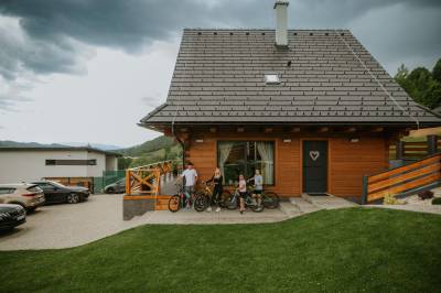 Exteriér ubytovania v obci Beňuš, Zrub Azarka, Beňuš