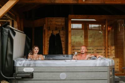 Vírivka, Zrub Azarka, Beňuš