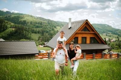 Exteriér ubytovania v obci Beňuš, Zrub Azarka, Beňuš