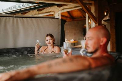 Vírivka, Zrub Azarka, Beňuš