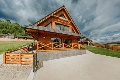 Exteriér ubytovania v obci Beňuš, Zrub Azarka, Beňuš