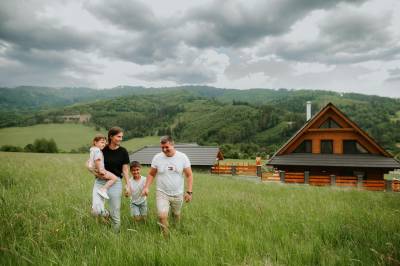 Exteriér ubytovania v obci Beňuš, Zrub Azarka, Beňuš