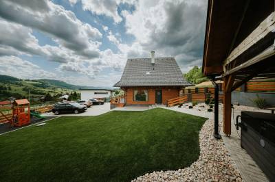 Exteriér ubytovania v obci Beňuš, Zrub Azarka, Beňuš