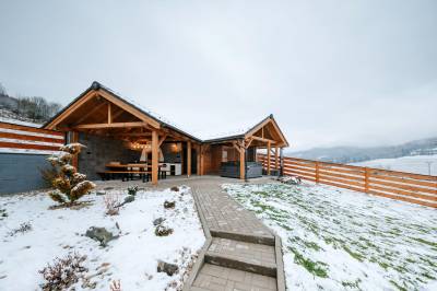 Zrub Azarka, Beňuš