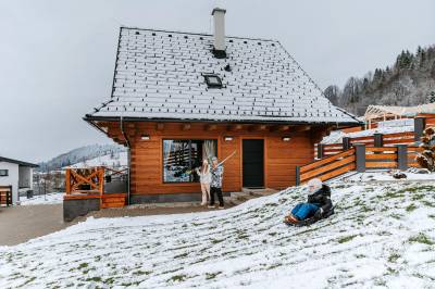 Zrub Azarka, Beňuš