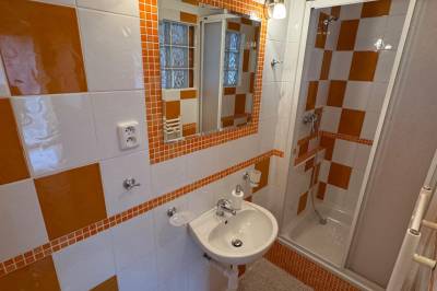 Kúpeľňa so sprchovacím kútom, Dovolenkový Dom Lutra Montana Pieniny***, Reľov