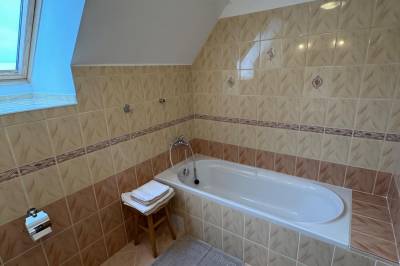 Kúpeľňa s vaňou, Dovolenkový Dom Lutra Montana Pieniny***, Reľov
