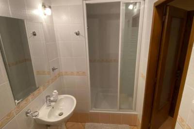 Kúpeľňa so sprchovacím kútom, Dovolenkový Dom Lutra Montana Pieniny***, Reľov