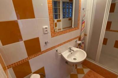 Kúpeľňa so sprchovacím kútom, Dovolenkový Dom Lutra Montana Pieniny***, Reľov