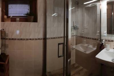 Apartmán prízemie - bezbariérový - kúpeľňa, Chata Hradište, Belá - Dulice