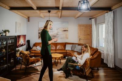 Obývačka s gaučom, Chata Pekný les, Horné Hámre