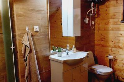 Kúpeľňa so sprchovacím kútom, Kanadský zrub, Kostolná Ves