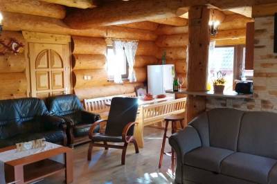 Obývačka s gaučami, Kanadský zrub, Kostolná Ves