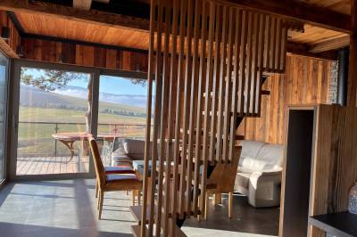 Obývačka s gaučom a kachľami, Chata Dorotka na sosne, Nová Ľubovňa