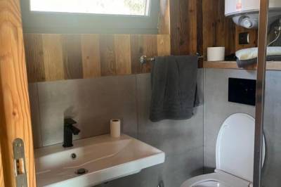 Kúpeľňa so sprchovacím kútom a WC, Chata Dorotka na sosne, Nová Ľubovňa