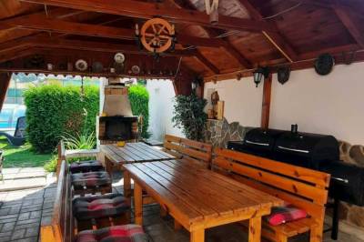 Altánok so sedením a krbom, Dom pod Tatrami, Šuňava