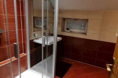Kúpeľňa so sprchovacím kútom, Dom pod Tatrami, Šuňava
